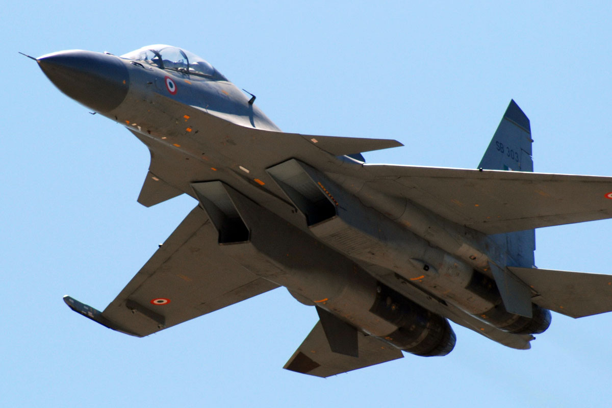 Su-30MKI SB303 dell'8 Sq dell'Indian AF in un passaggio basso vt.af Su-30